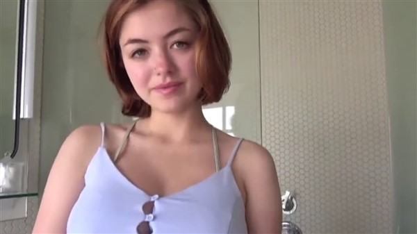 Babe fucks for creampie